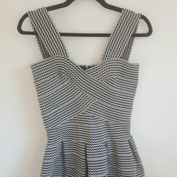 LM LULU - French white and black - party dress -size Small - Picture 3 of 9
